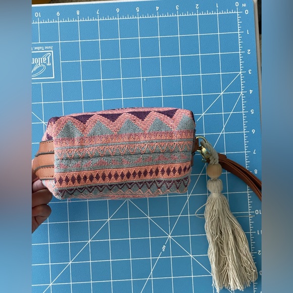 BOGO Clutch Wristlet - Picture 3 of 5